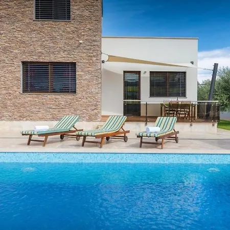 Villa Gigi - By Guide Medulin
