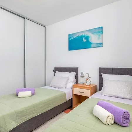 Gigi - By Guide Villa